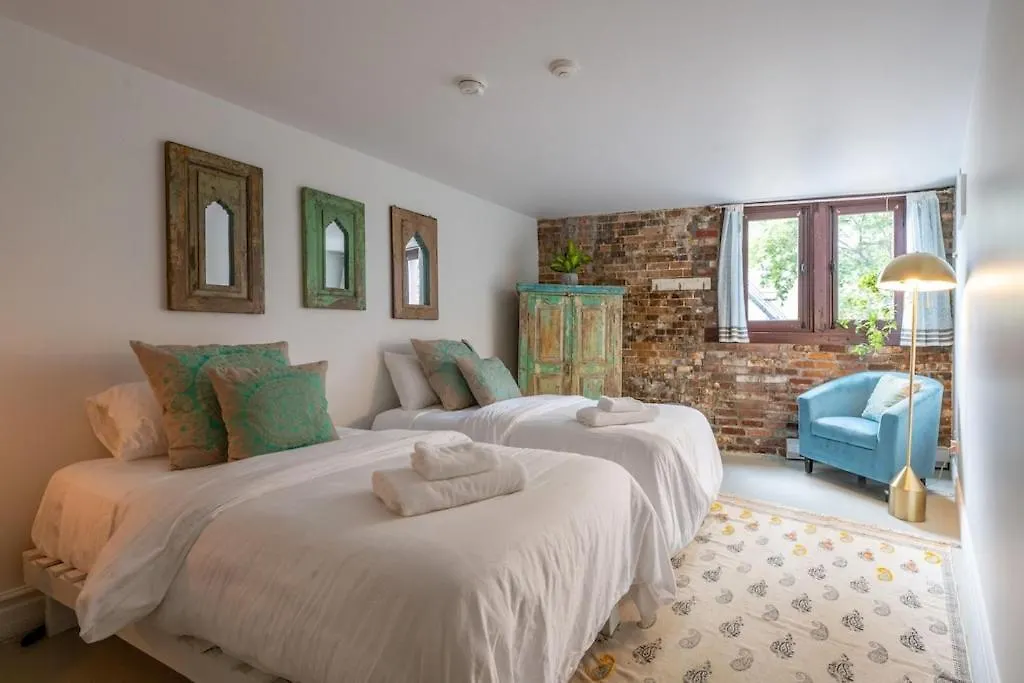 Exclusive 6 Bed, 6 Bath Residence In Old Montreal Canada