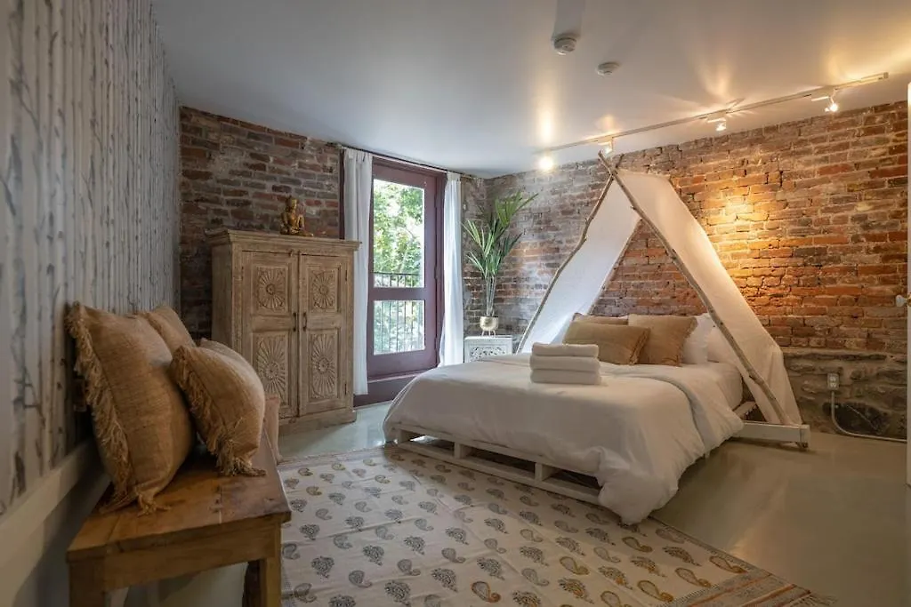 Holiday home Exclusive 6 Bed, 6 Bath Residence In Old Montreal Canada
