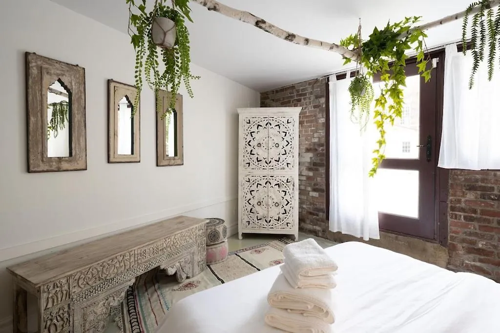 Exclusive 6 Bed, 6 Bath Residence In Old Montreal